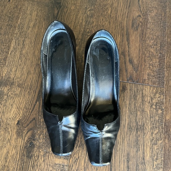 Chic Black Women's Heels - Picture 2 of 4